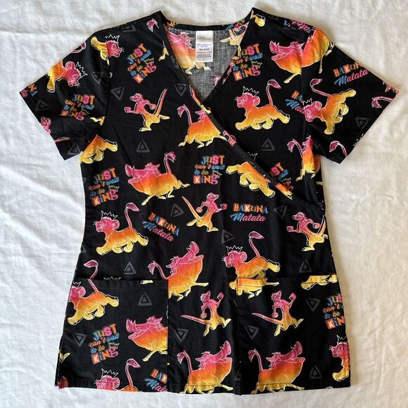 Disney Lion King Scrub Top Women size XS Black Hakuna‎ Matata Short Sleeve K15 - Picture 2 of 8